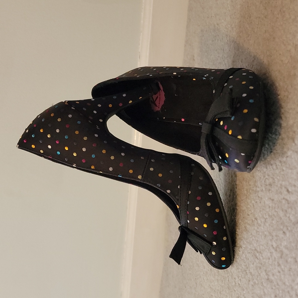K9 Black Little Dots (10 medium)